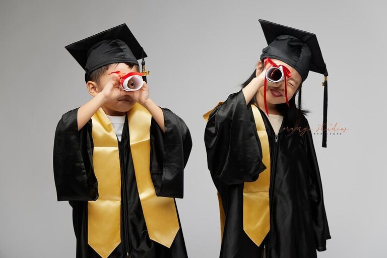 K2 graduation photoshoot in orange studios