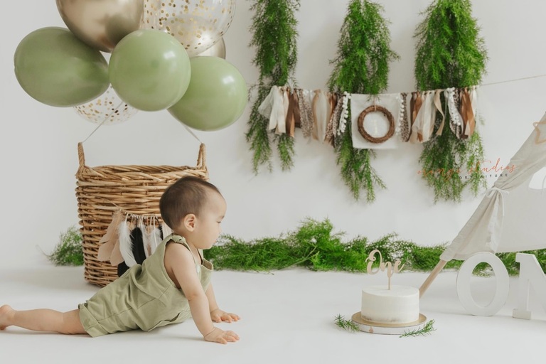 cake smash photoshoot Singapore minimal theme
