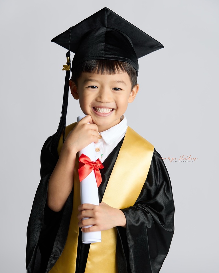K2 graduation portrait Singapore cap and gown