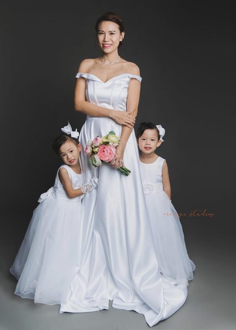 korean style family portraits in singapore studio