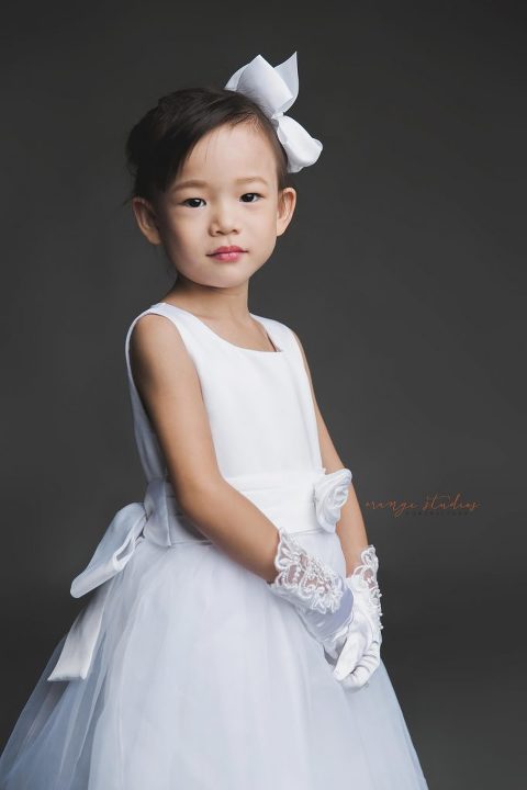 korean style family portraits in singapore studio