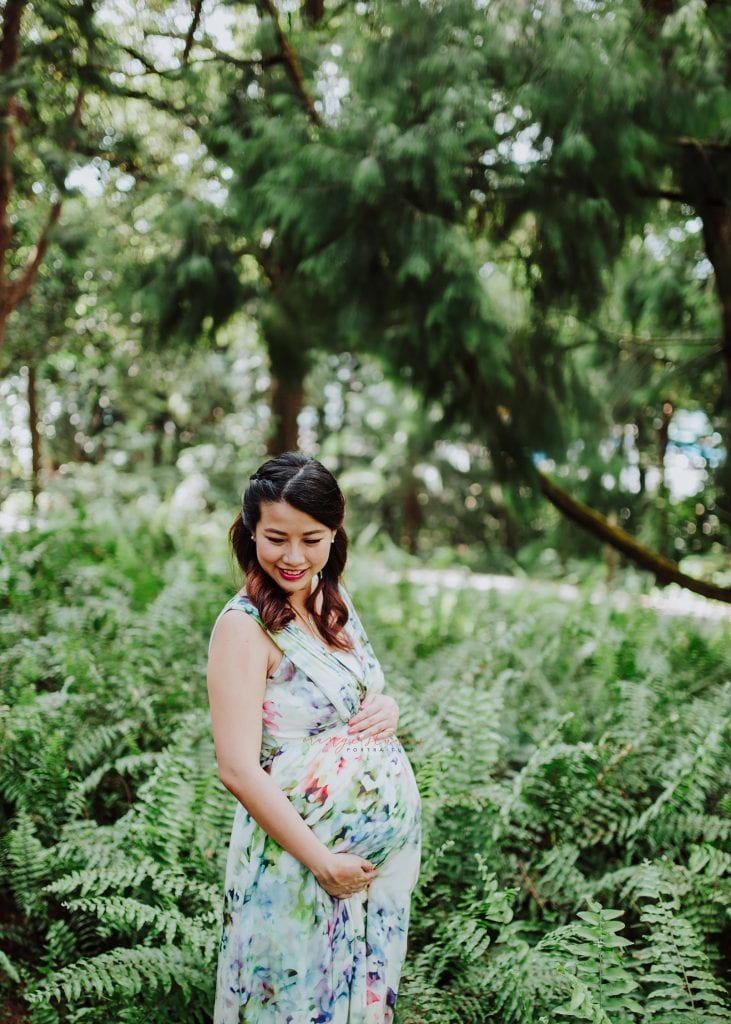 outdoor maternity portraits in singapore