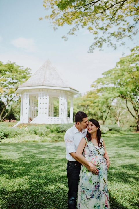 outdoor maternity portraits in singapore