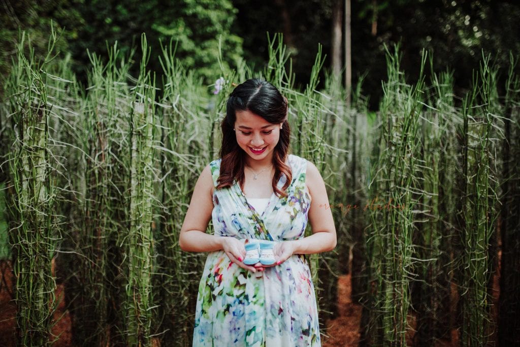 outdoor maternity portraits in singapore