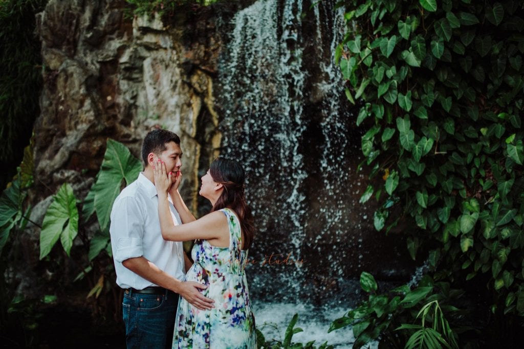 outdoor maternity portraits in singapore