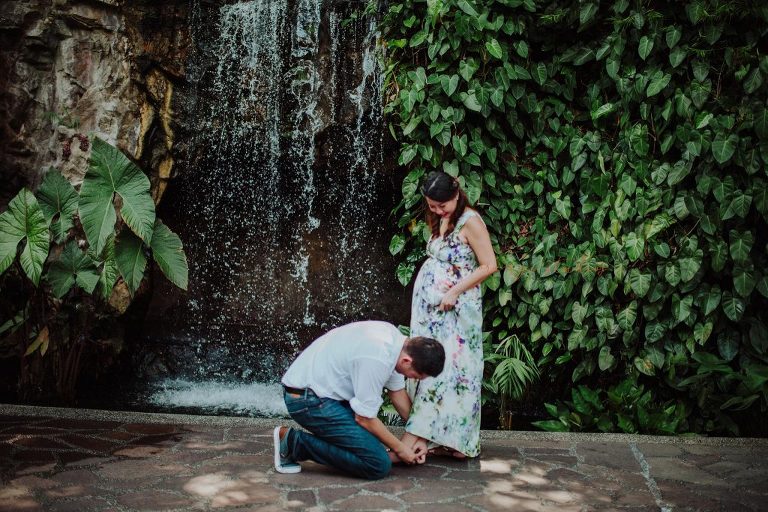 outdoor maternity portraits in singapore