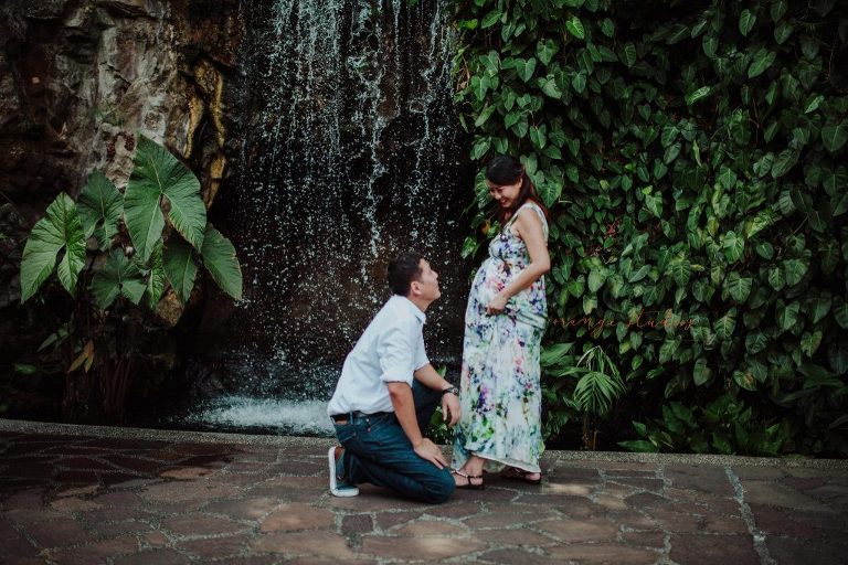 outdoor maternity portraits in singapore
