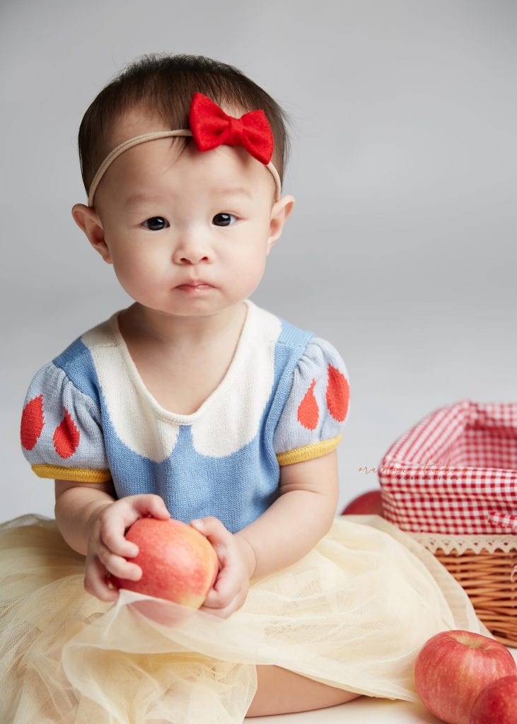 one year old baby girl in snow white costume portraits in singapore studio