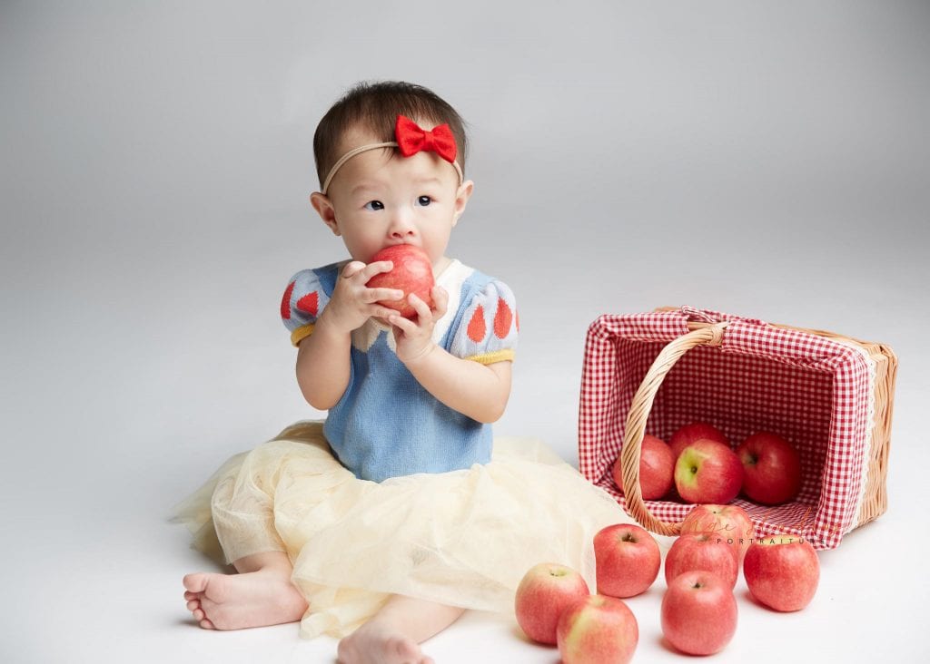 one year old baby girl in snow white costume portraits in singapore studio
