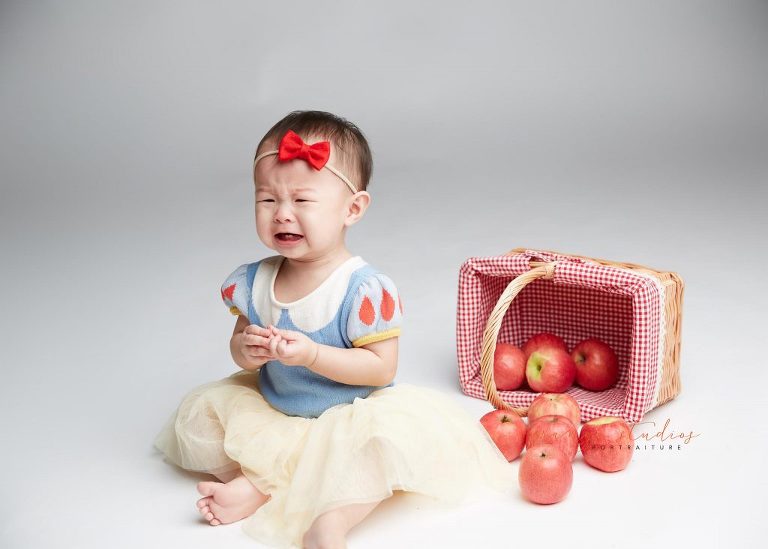 one year old baby girl in snow white costume portraits in singapore studio