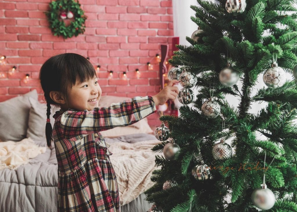 kids christmas photoshoot in singapore studio