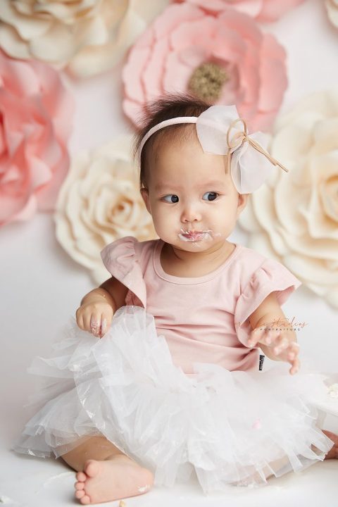 one year old baby girl flower wall cake smash portraits in singapore studio