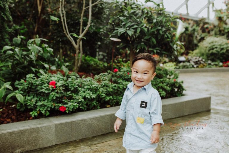 kids portraits in singapore gardens by the bay