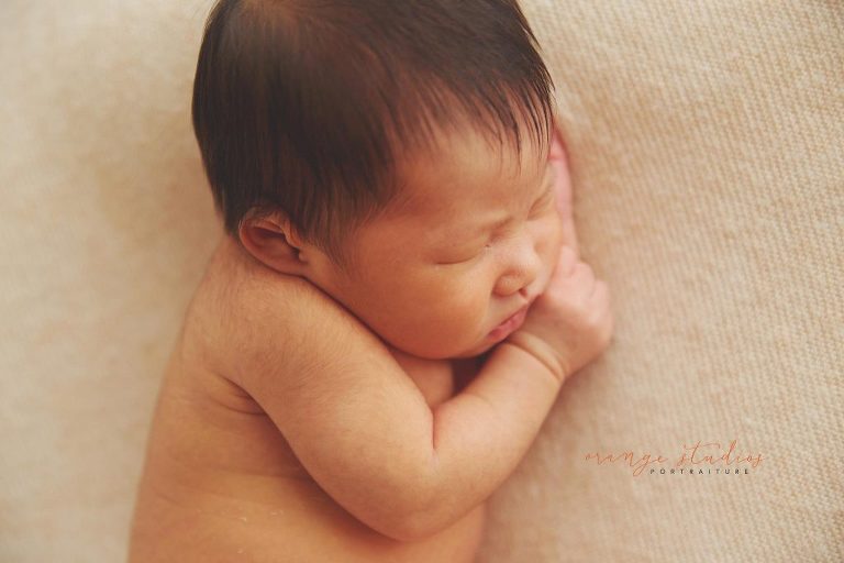 9 days old baby girl natural and clean newborn portraits in singapore studio