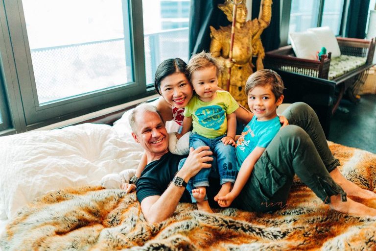 lifestyle family portraits at home in singapore