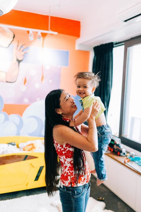 lifestyle family portraits at home in singapore