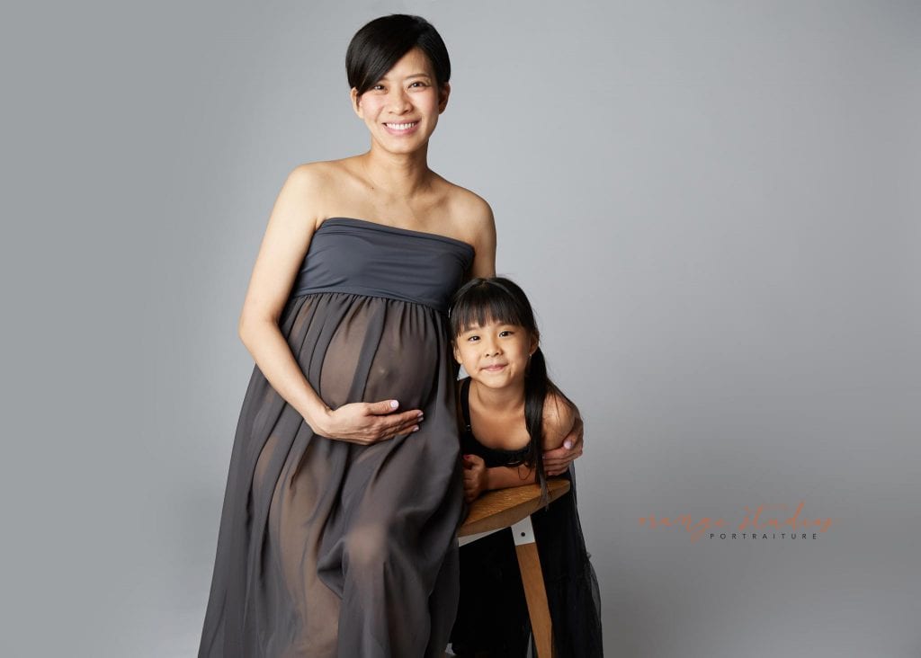 maternity portraits with elder child in singapore studio