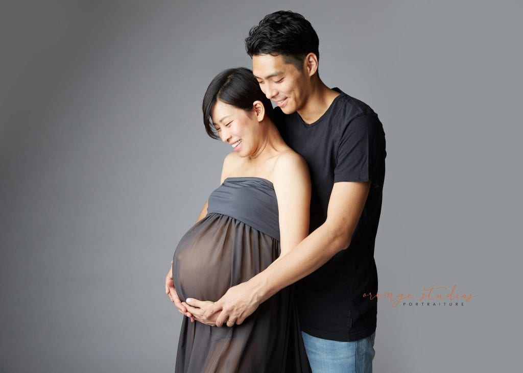 maternity portraits with husband in singapore studio