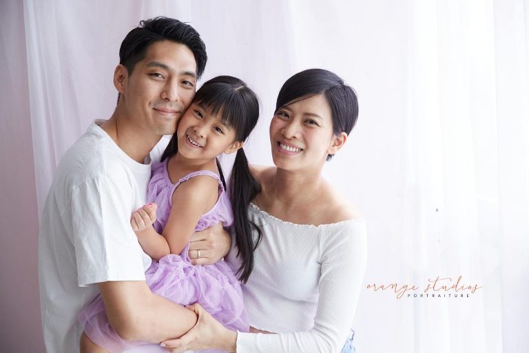 maternity portraits with family in singapore studio natural lighting