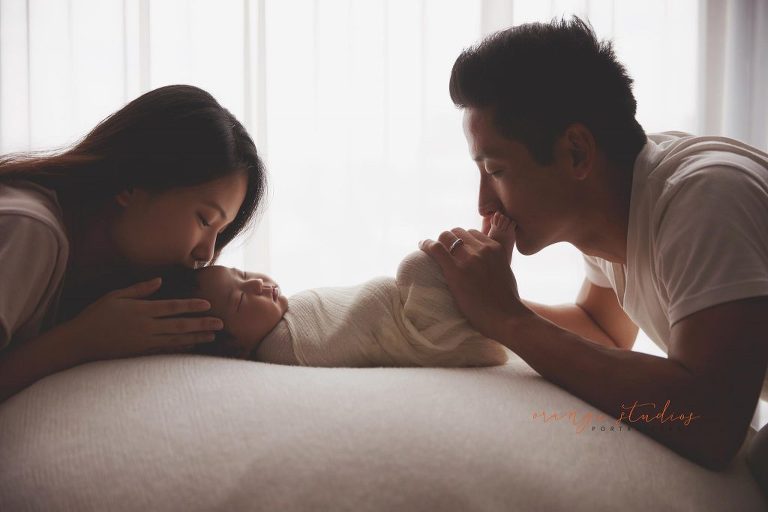 6 weeks old baby girl newborn portraits with parents in singapore studio