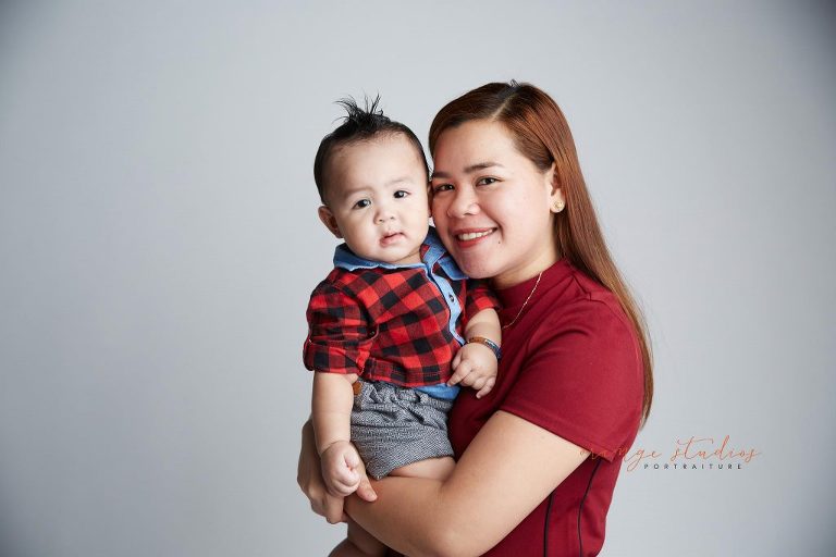 mum and baby family portraits in singapore studio