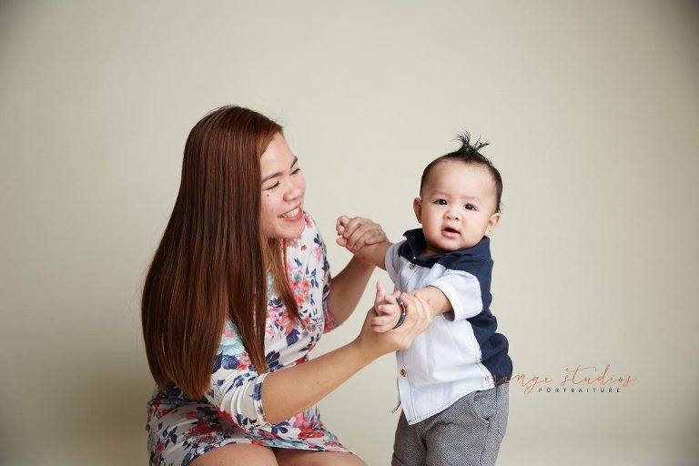 mum and baby family portraits in singapore studio