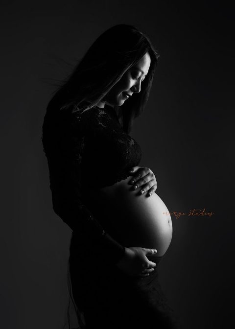 What to bring to a maternity shoot | Maternity Photography - Orange Studios