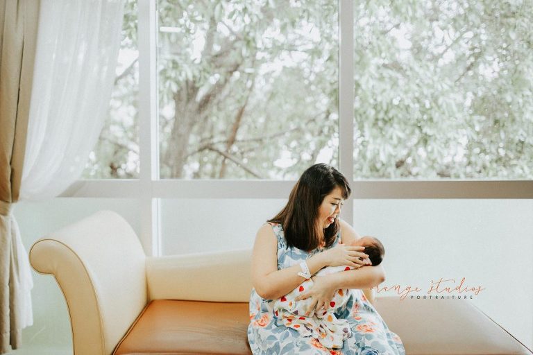 newborn baby girl and mummy in singapore hospital fresh 48 photography