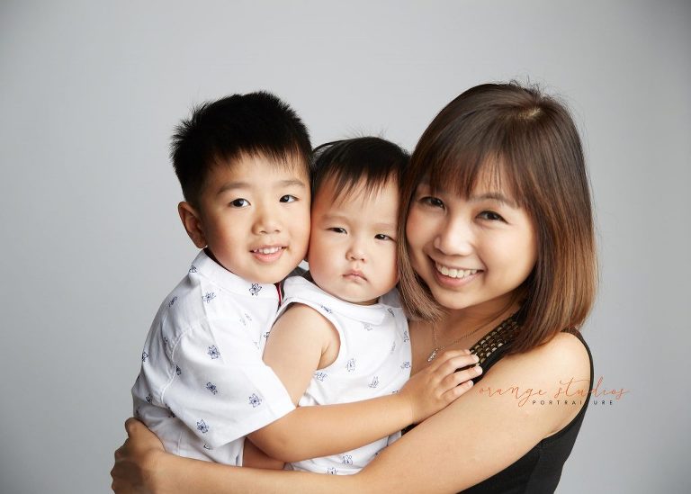 mum and children family portraits in singapore studio
