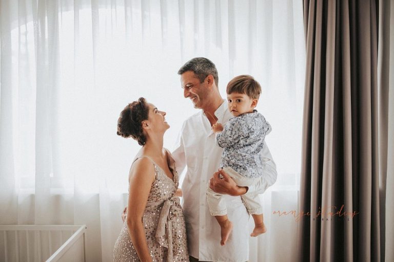 maternity portraits with family at home in singapore