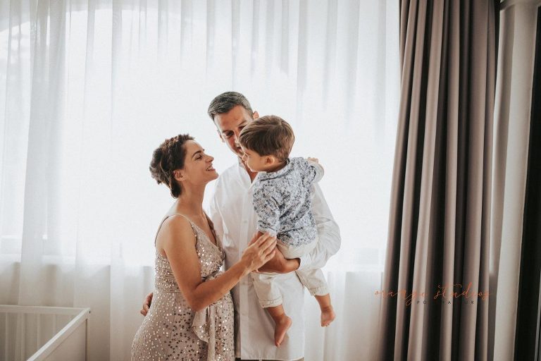 maternity portraits with family at home in singapore