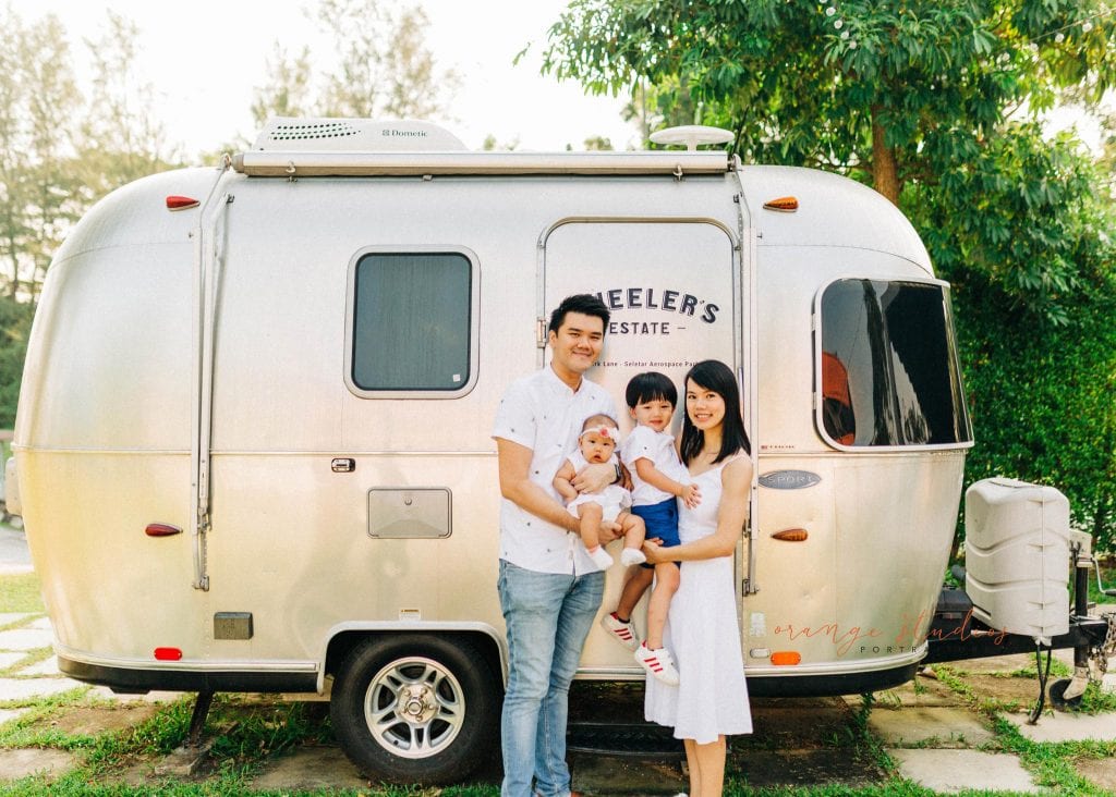 outdoor family portraits at wheeler's estate singapore
