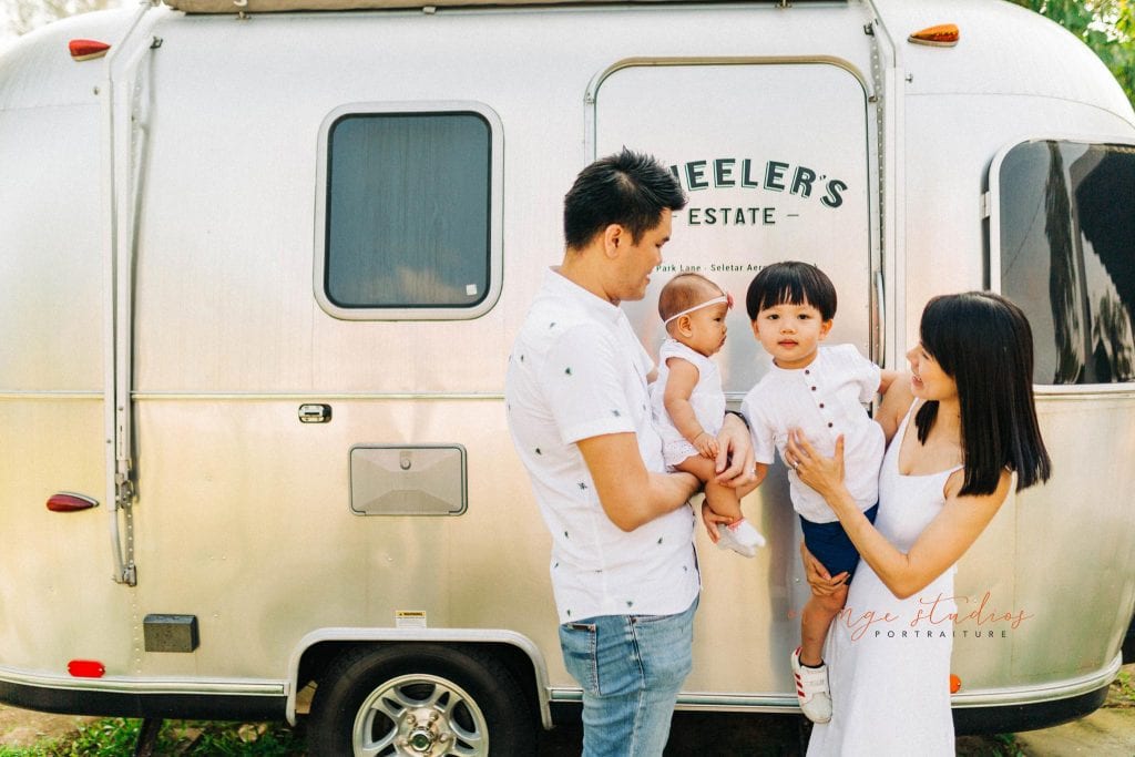 outdoor family portraits at wheeler's estate singapore