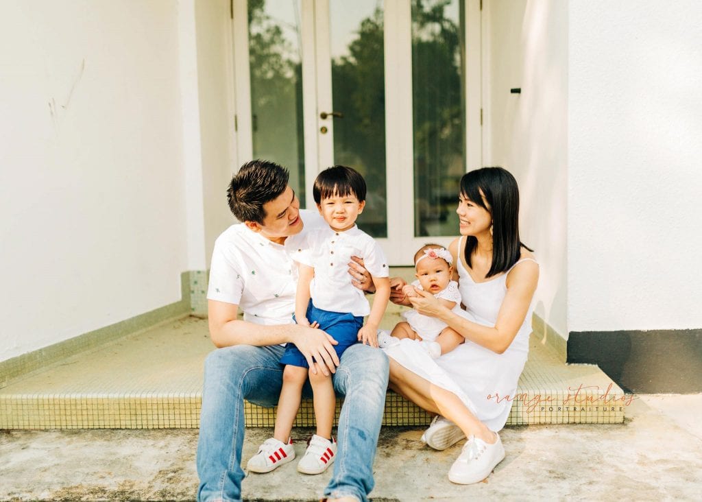 outdoor family portraits at wheeler's estate singapore