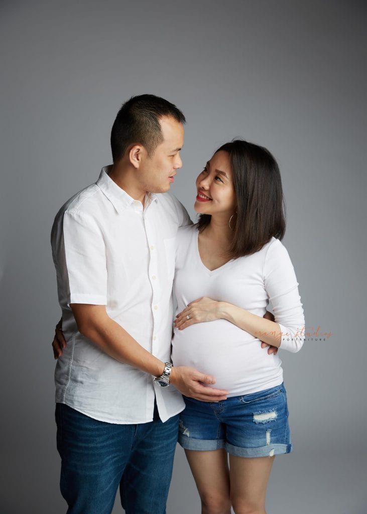 maternity portraits with husband in singapore studio