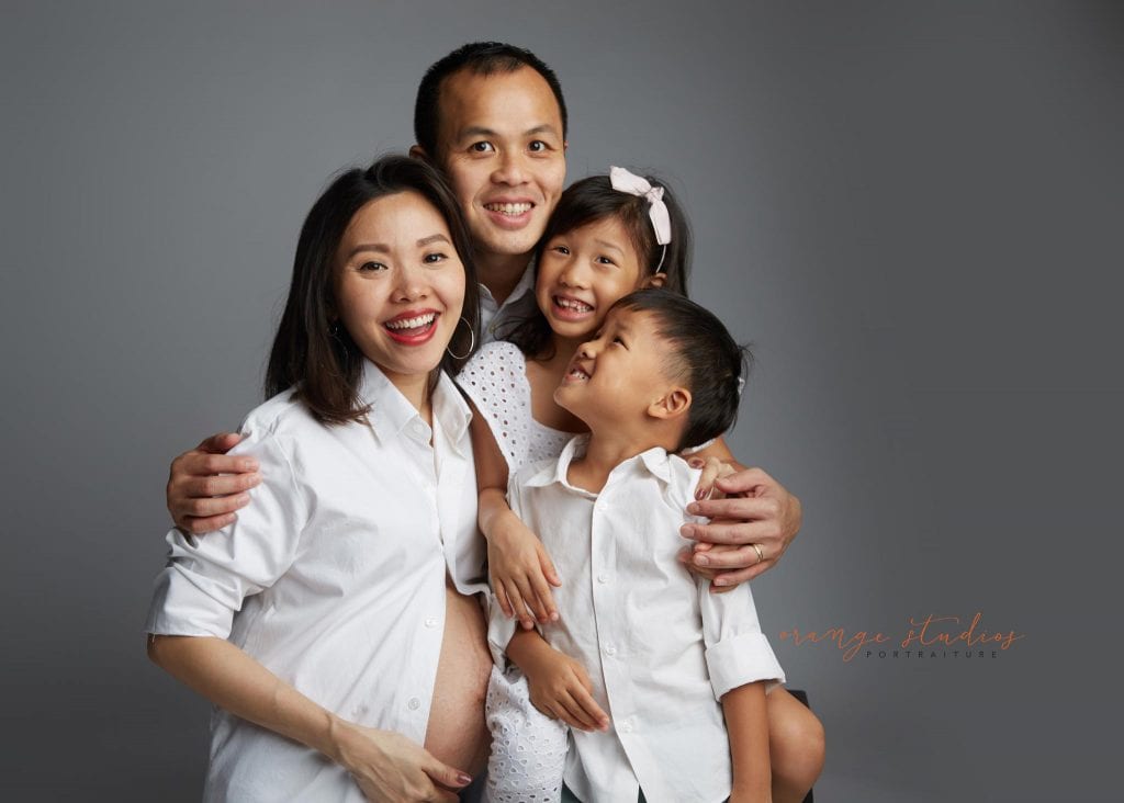 maternity portraits with family in singapore studio
