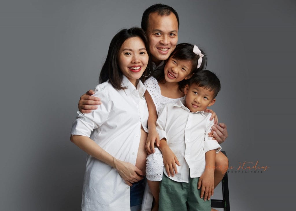 maternity portraits with family in singapore studio