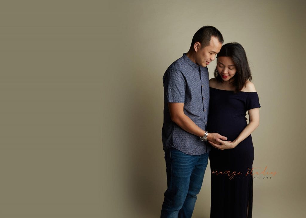 maternity portraits with husband in singapore studio