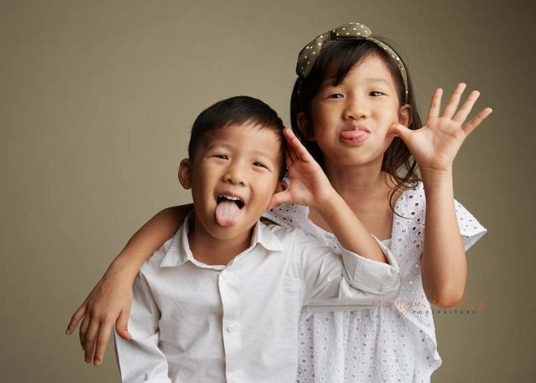 kids siblings portraits in singapore studio