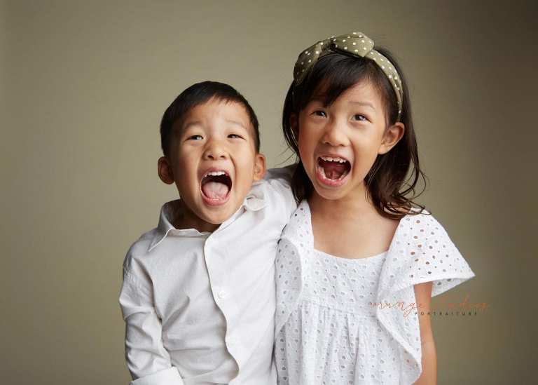 kids siblings portraits in singapore studio
