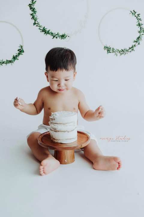 1 year old baby boy cake smash portraits in singapore studio