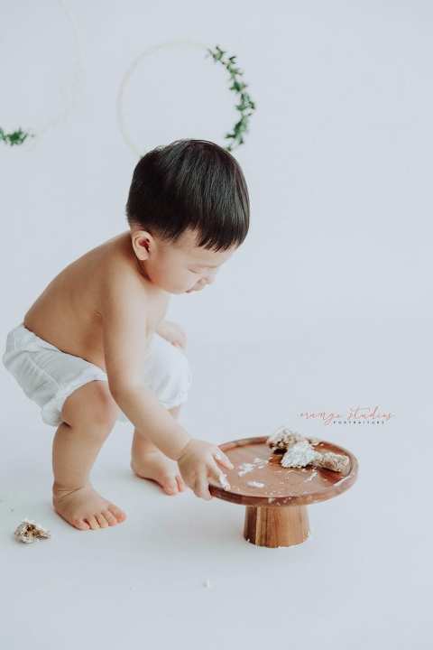1 year old baby boy cake smash portraits in singapore studio