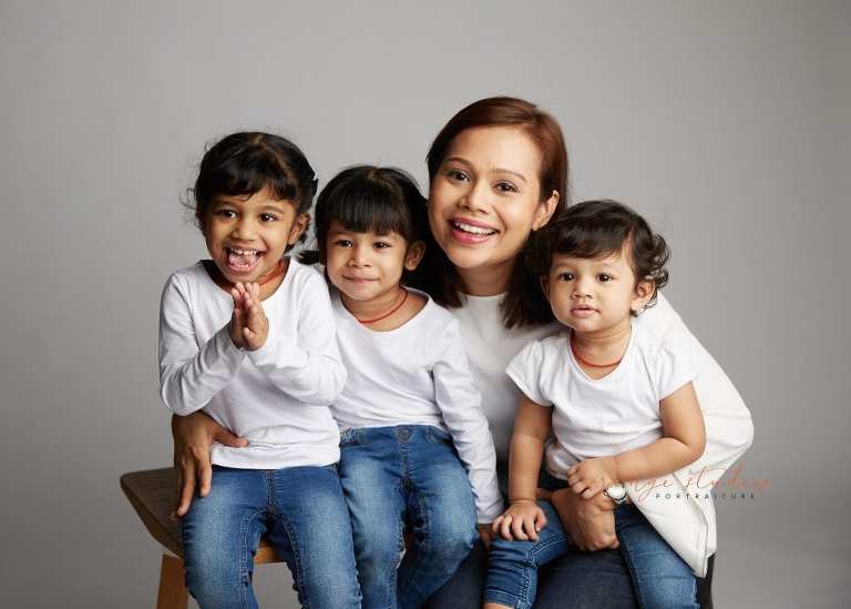mum and children family portraits in singapore studio