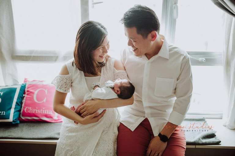 parents and newborn baby fresh 48 photoshoot at home