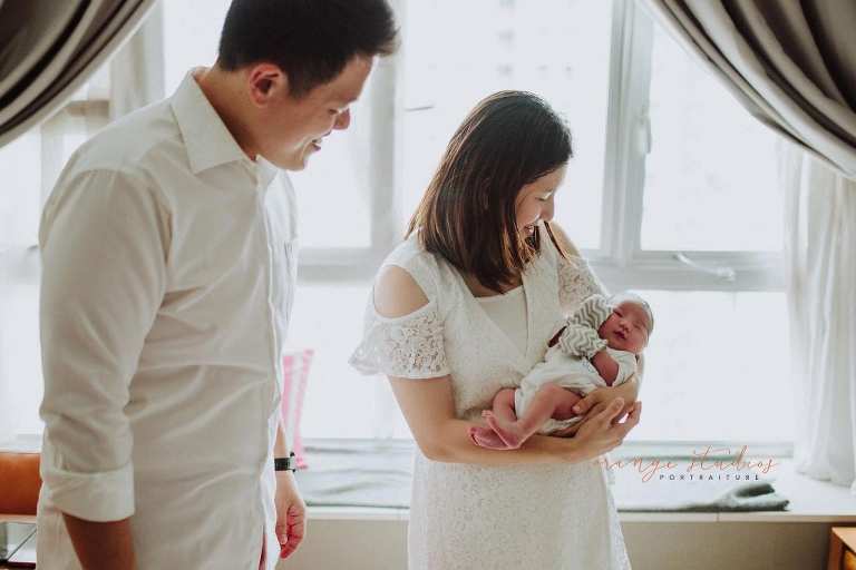 parents and newborn baby fresh 48 photoshoot at home