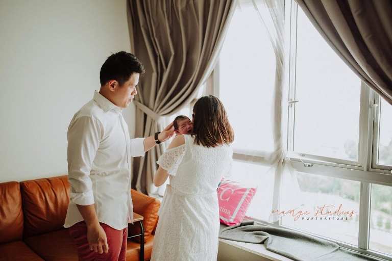 parents and newborn baby fresh 48 photoshoot at home