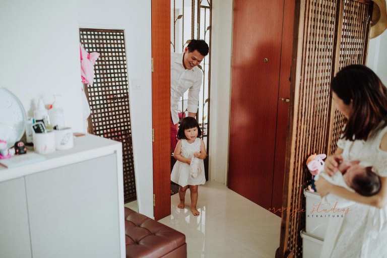 newborn baby with family fresh 48 photoshoot at home