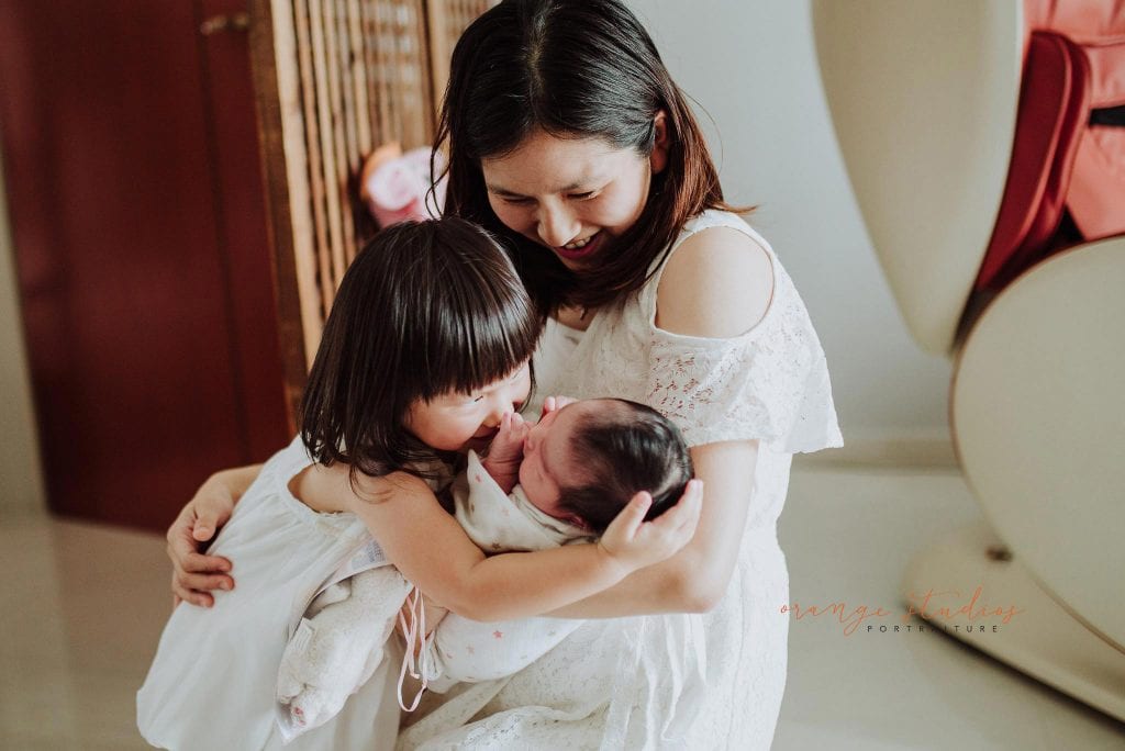 newborn baby with family fresh 48 photoshoot at home