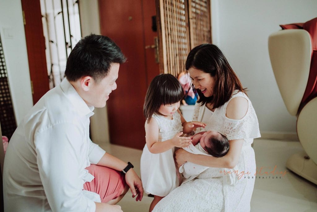 newborn baby with family fresh 48 photoshoot at home