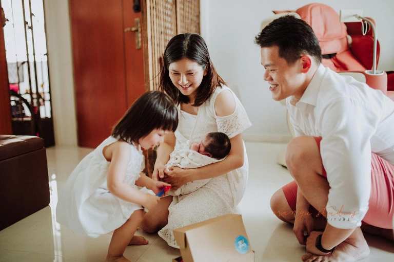 newborn baby with family fresh 48 photoshoot at home